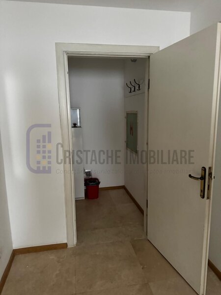 Piata Alba Iulia Fara Comision! Birouri 230 mp-centrala proprie- etaj 5-bloc '90